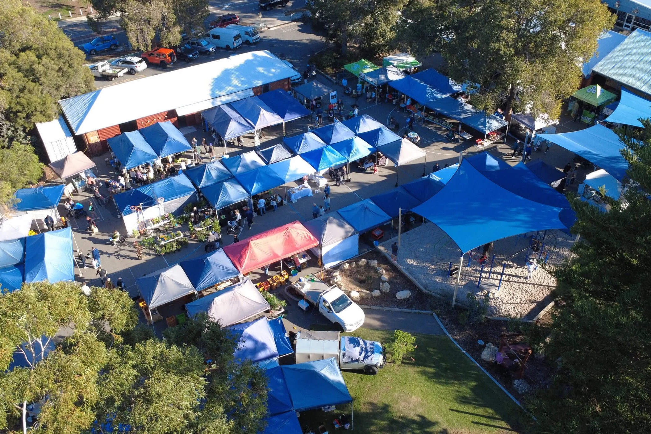 dog-friendly markets perth mount-claremont-markets