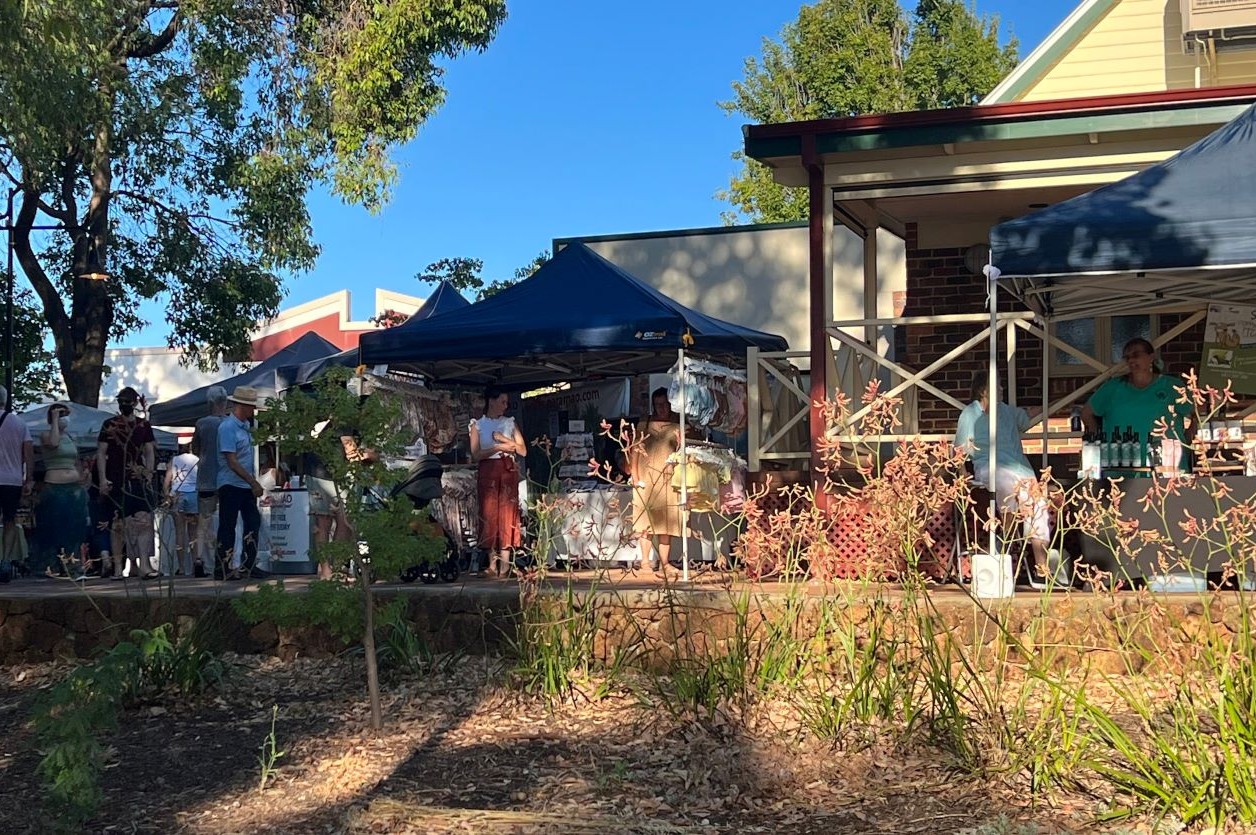 Dog friendly day trips from Perth Hills: Kalamunda markets
