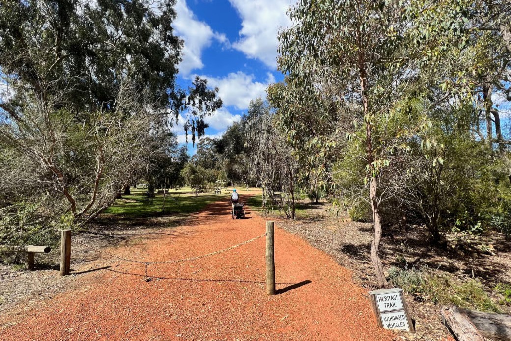 Dog parks Perth Hills: railway reserves heritage trail
