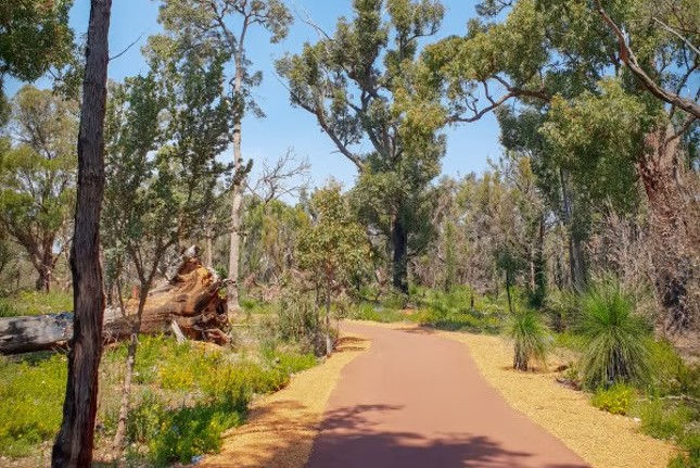 Dog friendly activities Perth Hills: Settlers Common